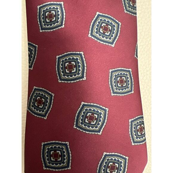 Town Crofts Men Burgundy Geometric Necktie - Picture 2 of 5